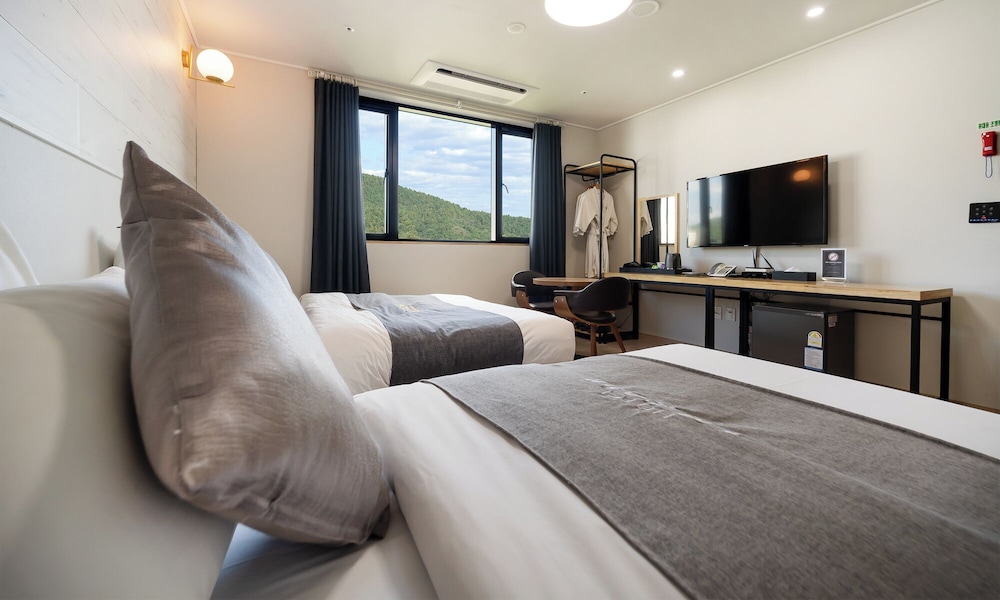 [First Served Deal] Superior Family Twin Room - Photo 19