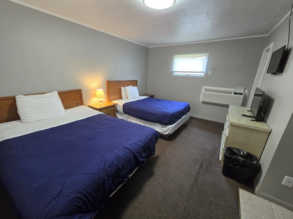 Room, 2 Double Beds, Non Smoking - Photo 4