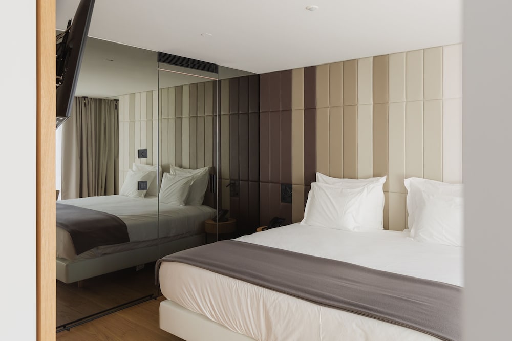 Premium Suite, City View
