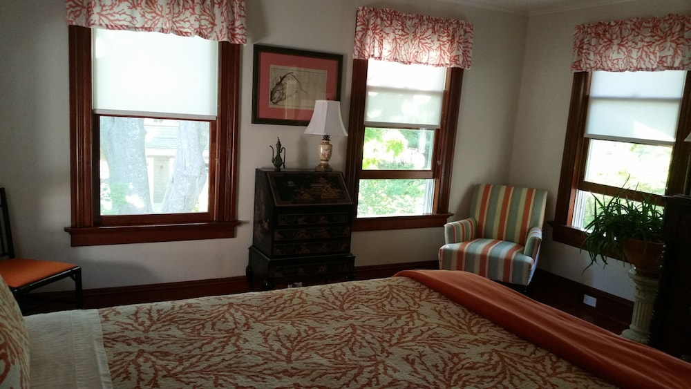 Artist Room photo 2