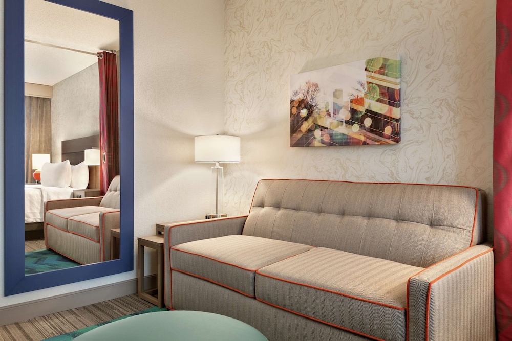 Studio, 1 Queen Bed, Accessible, Bathtub (City View) thumbnail 6