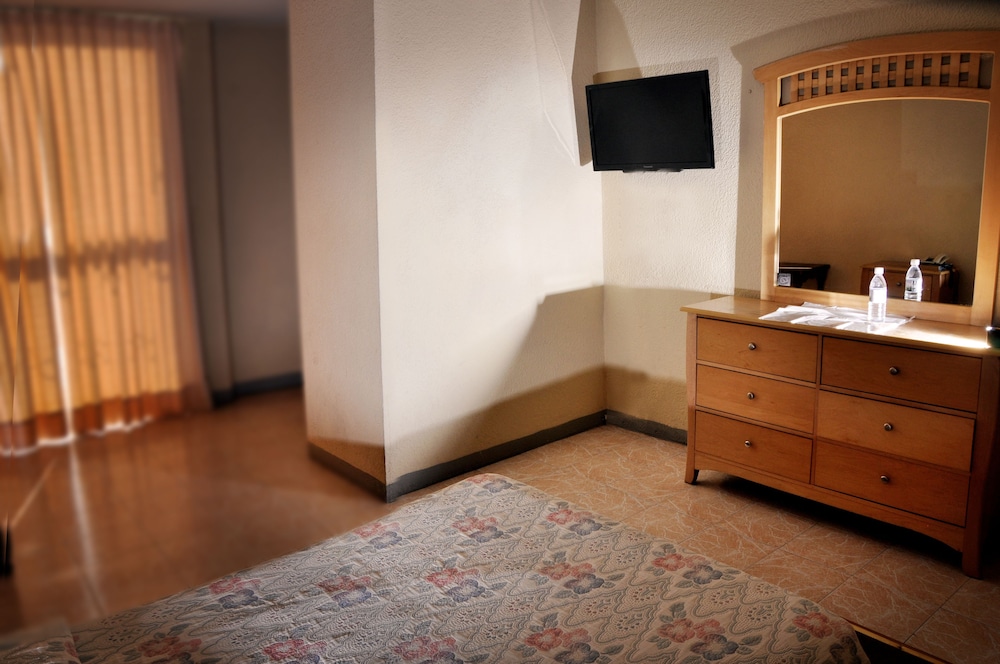 Habitacion estandar: 1 camas Matrimonial  con bano privado y vista a la ciudad. photo 2