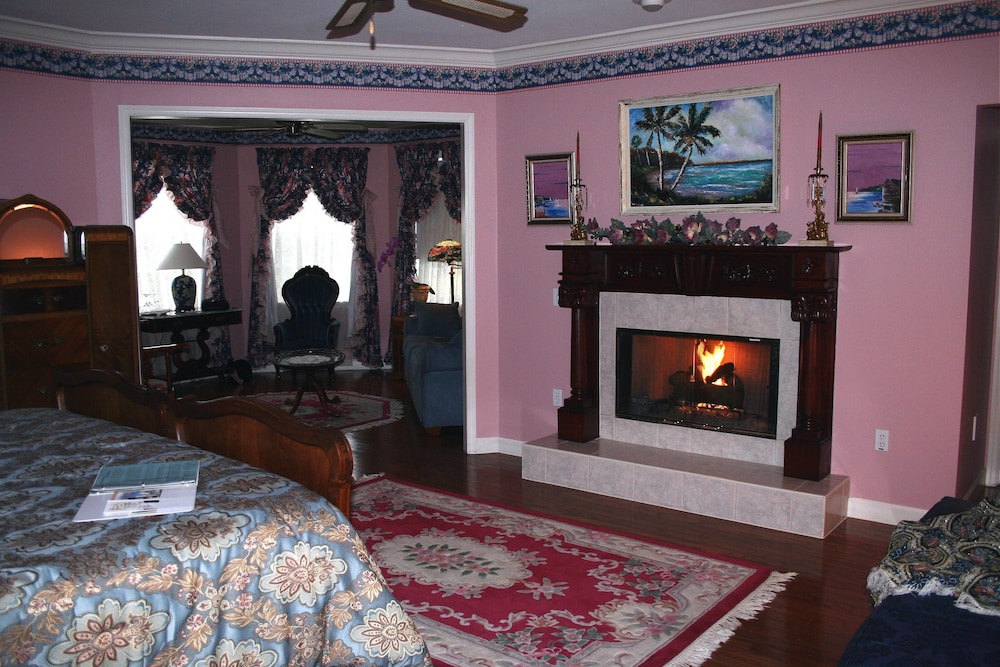 Presidential Studio Suite, 1 King Bed with Sofa bed, Jetted Tub, LakeView Not Pet Friendly(Heavenly) photo 3