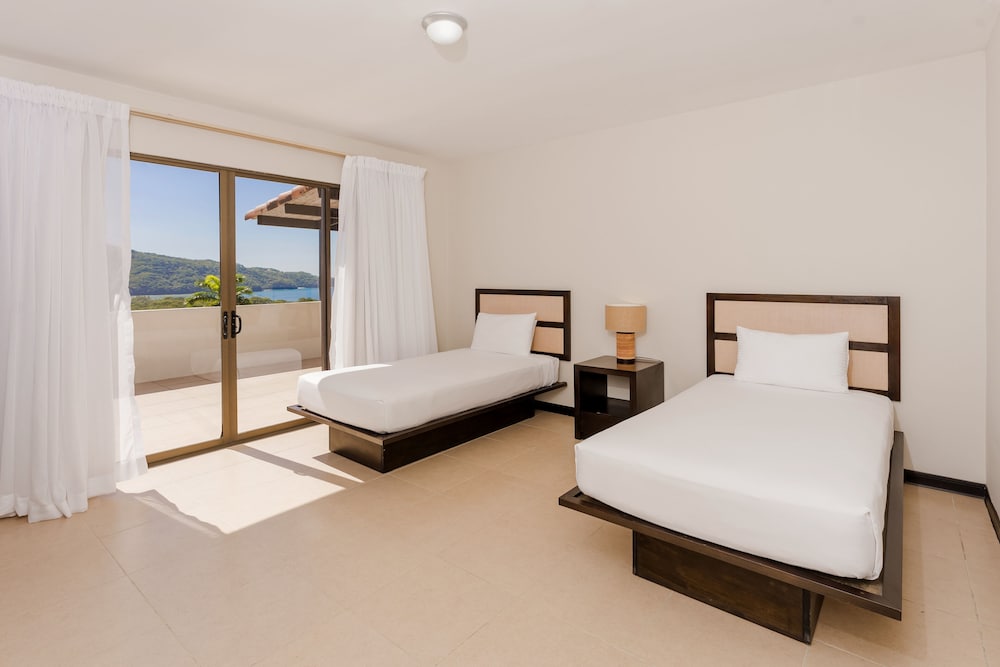 Estrella Master Suite photo 3