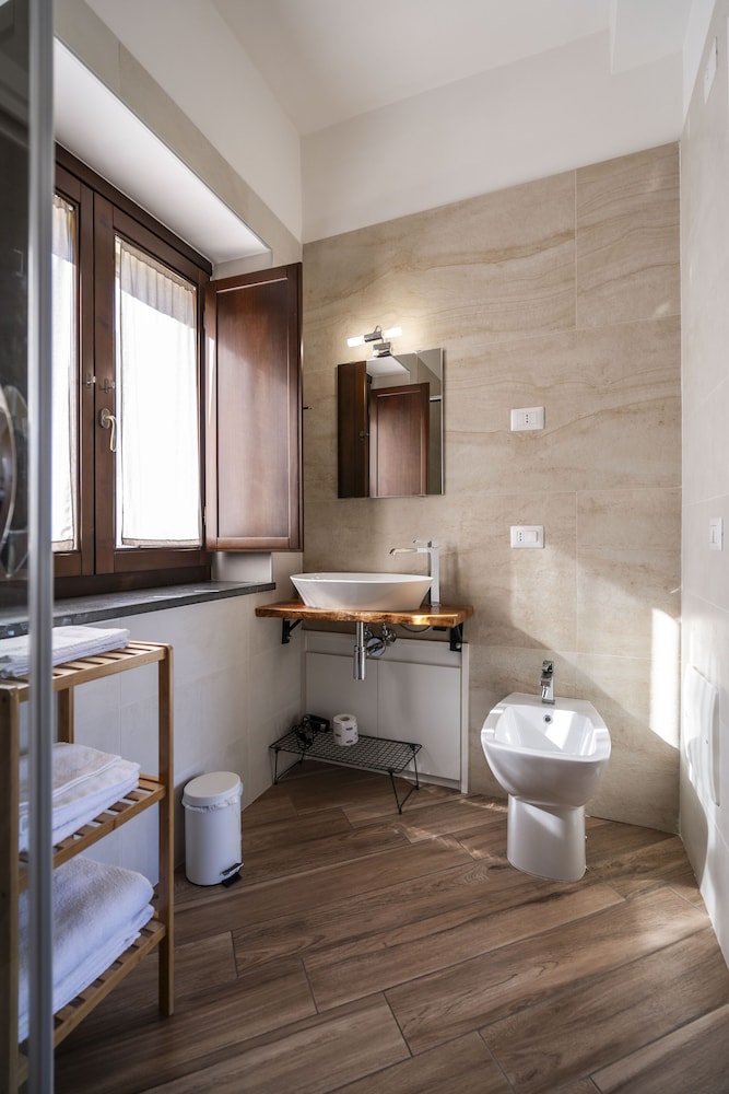 Standard Double Room - Photo 23