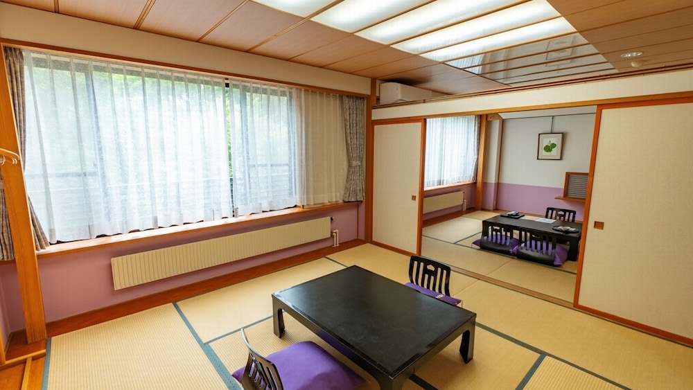 [Japanese Room with 8 + 8 Tatami Mats] Two Rooms, Non-Smoking