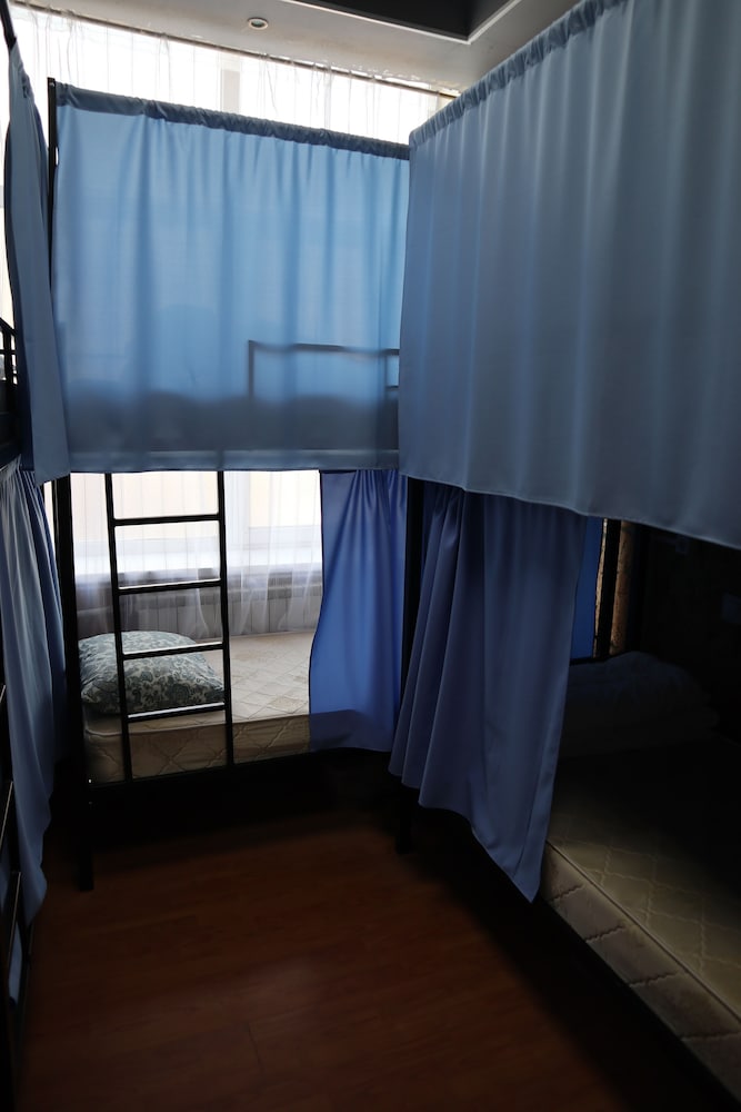 共享宿舍，混合宿舍（6张床）
