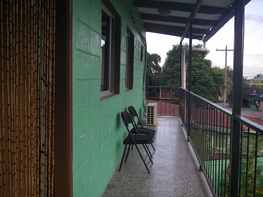 Basic Single Room, 1 Double Bed, Patio, Courtyard View photo 3