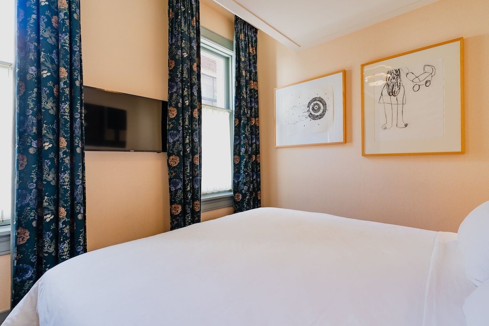 Basic Double Room, 1 Queen Bed photo 2