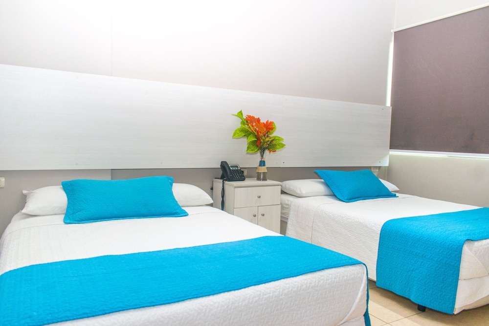 Family Quadruple Room, 2 Double Beds, Private Bathroom photo 1