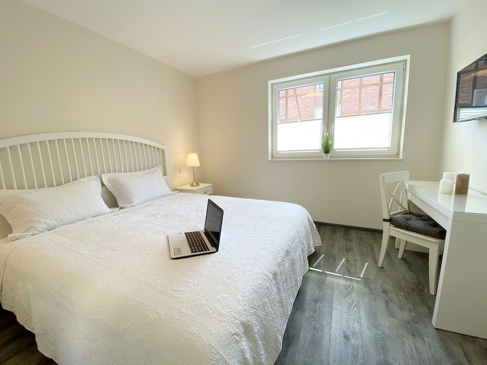Basic Apartment photo 2