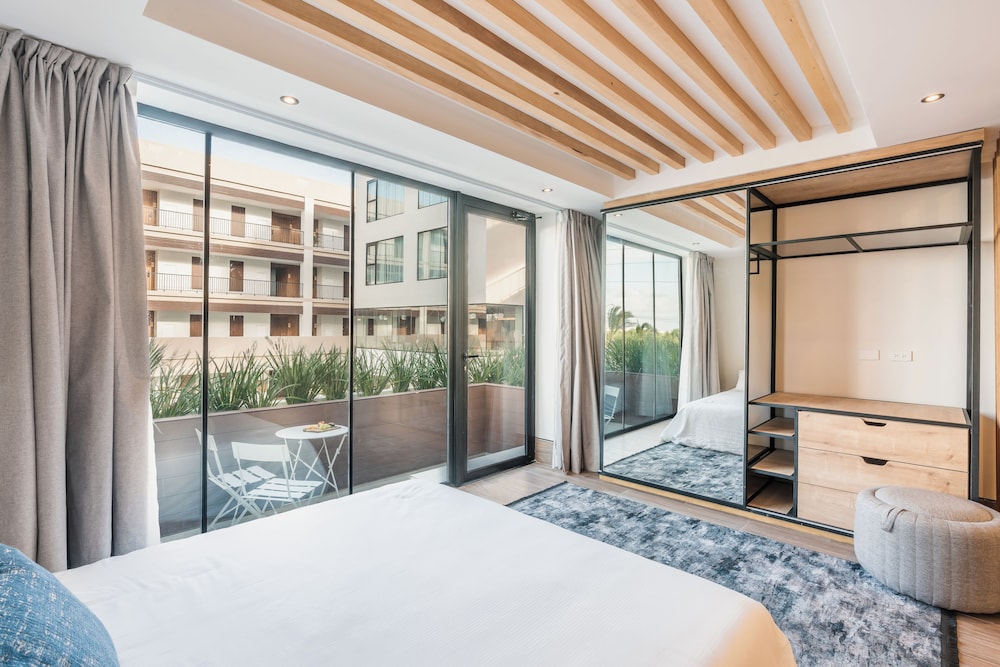 Junior Suite, Balcony, Pool View