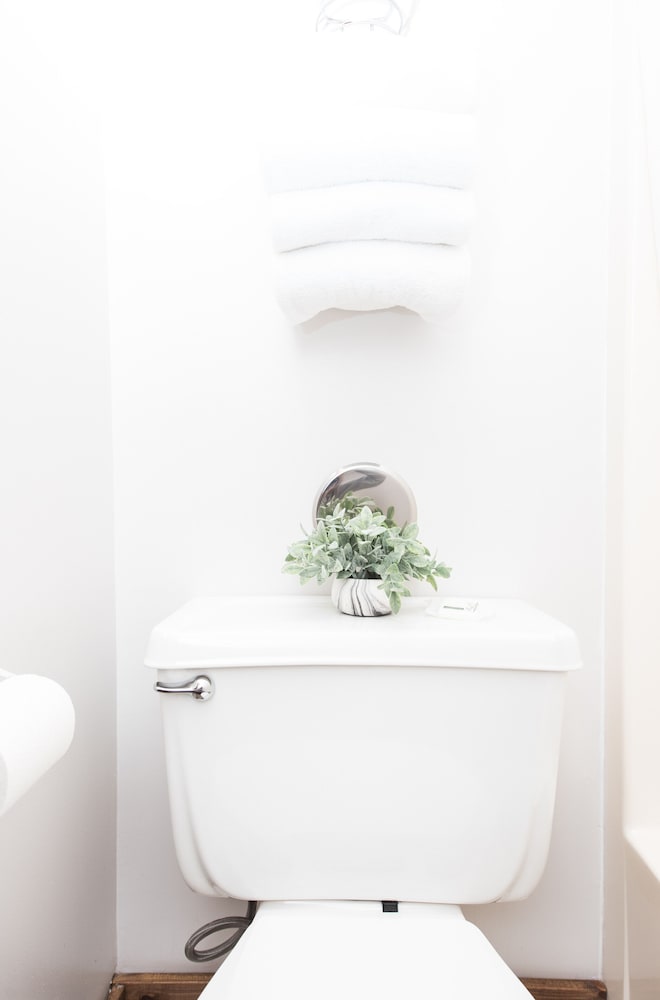 Double Room, Private Bathroom, Lake View (Queen/Kitchenette (Upper)) - Photo 4
