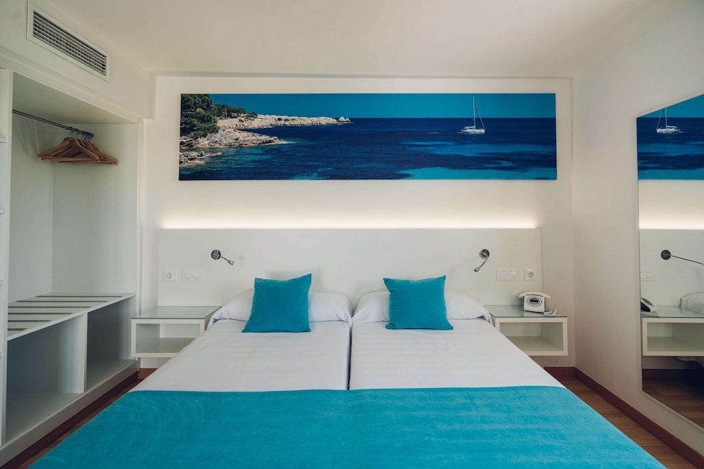 Superior Double Room Single Use, Pool View