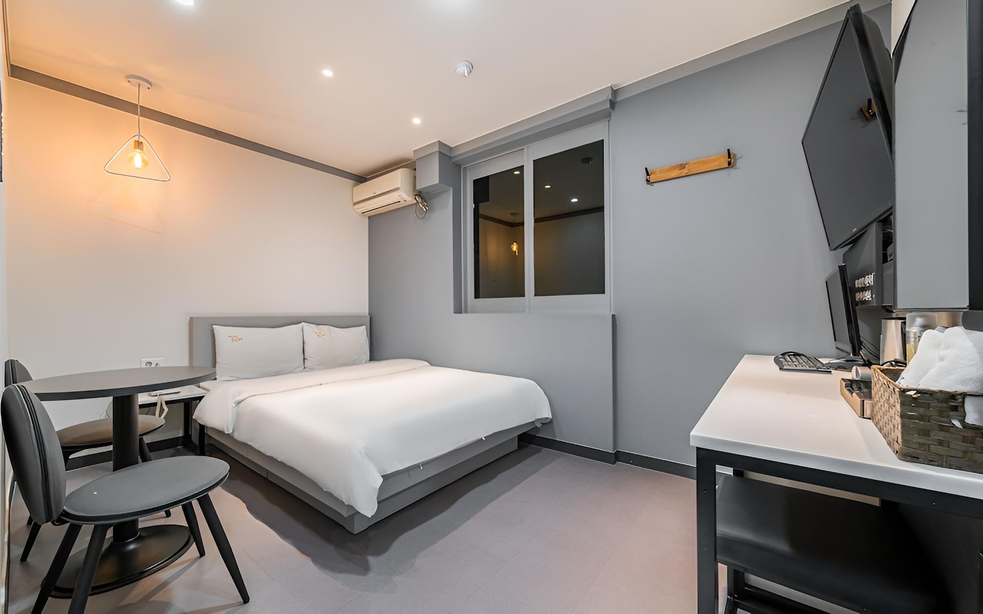 Room (Standard Room 301) - Photo 1