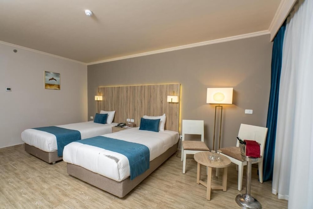 Superior Room, Partial Sea View photo 1