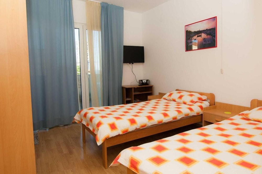 Studio Suite, 2 Twin Beds (3)