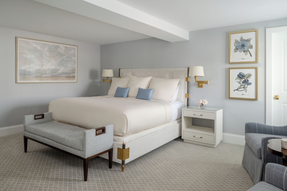 Deluxe Room, 1 King Bed, Private Bathroom