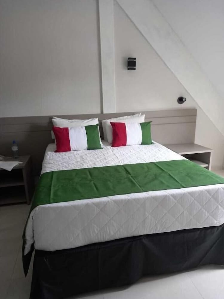 Standard Studio Suite, 1 Queen Bed photo 1