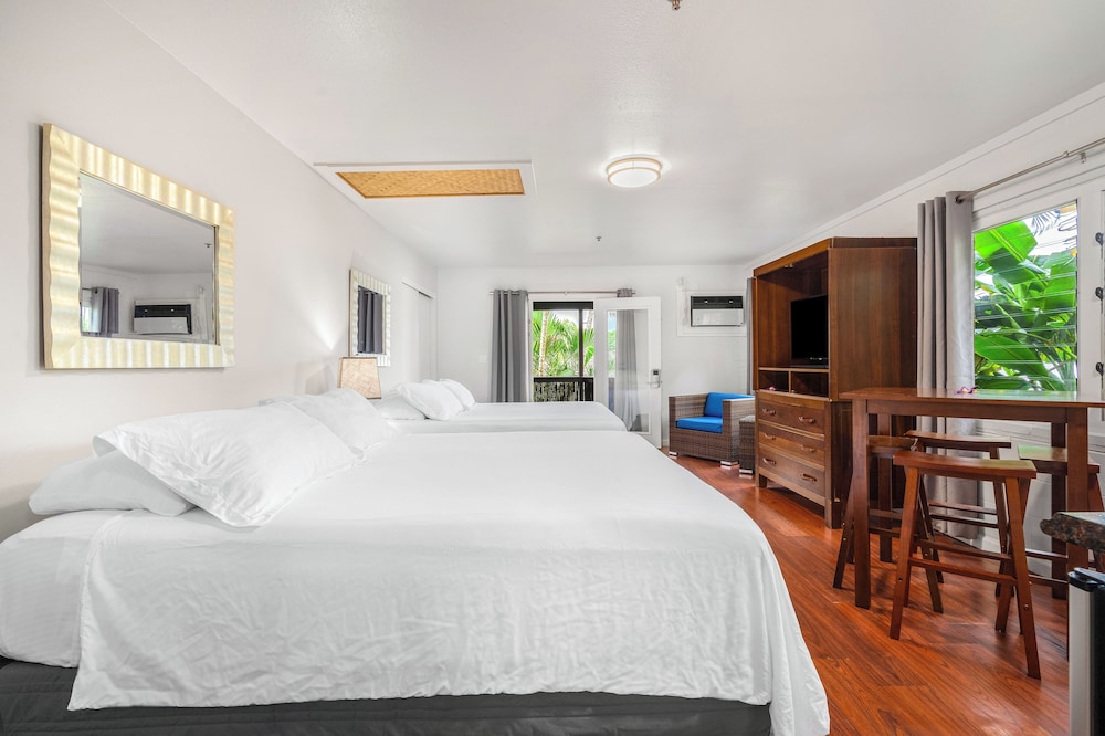Studio Suite, 2 King Beds, Bay View