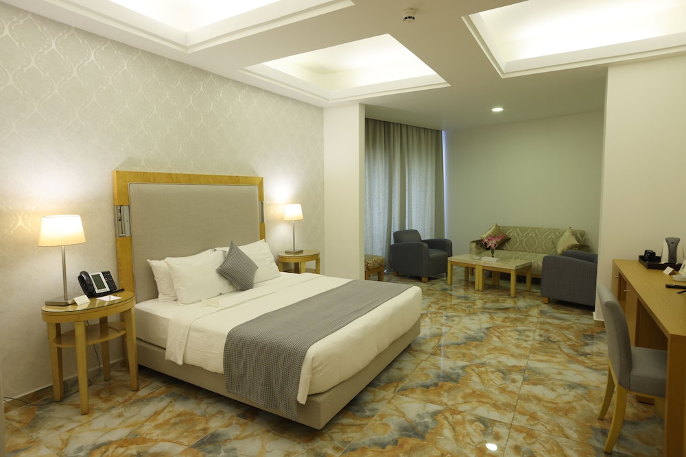 Business Suite, City View - Photo 1