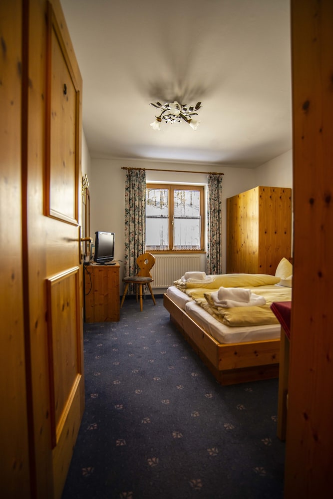 Basic Double Room, Mountain View photo 1