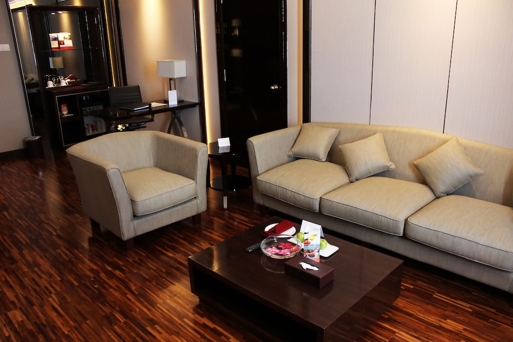 Junior Suite, 1 King Bed photo 3