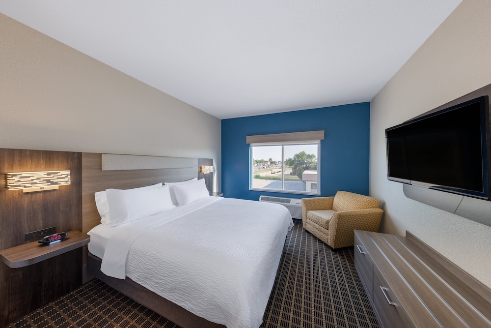 Suite, 1 King Bed, Accessible Bathtub (Mobility) - Photo 3