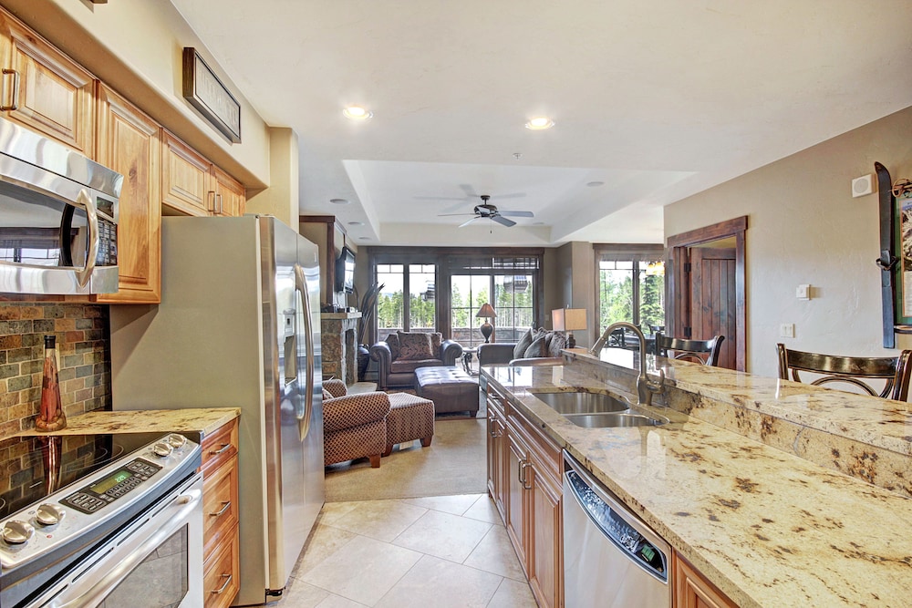 Condo, 2 Bedrooms (with Den)