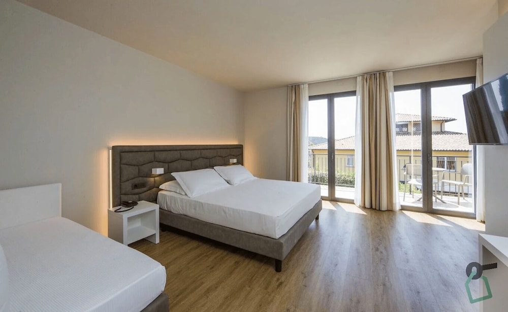 Junior Triple Room, Balcony
