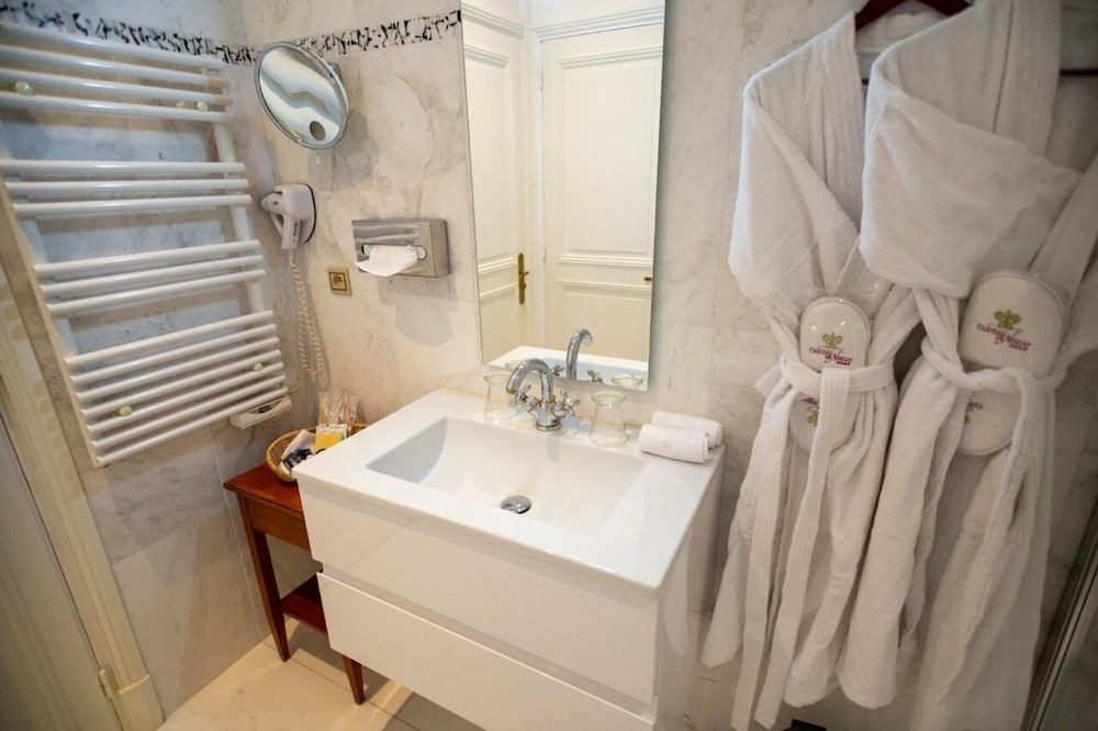Deluxe Double Room, Ensuite, Garden View (Diane De Poitiers) - Photo 9