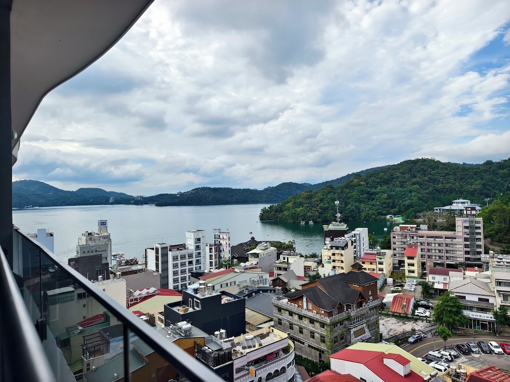 Executive Double/Twin Room with Lake View - Photo 4