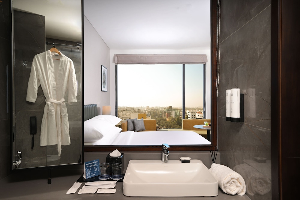 Premium Room, 1 King Bed with Sofa bed, City View - Photo 5