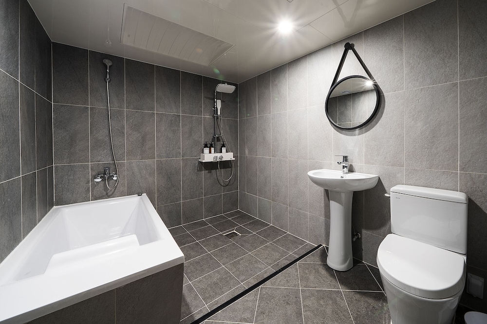 Suite - Photo 5