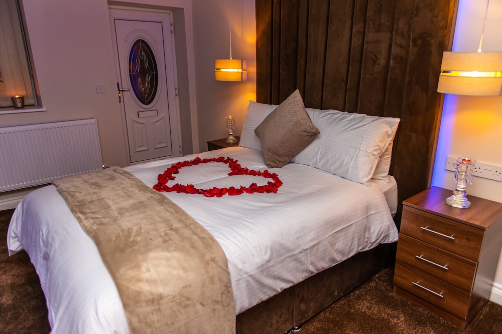 Executive Apartment, Accessible, Private Bathroom (Jacuzzi - Apartment 1) - Photo 16