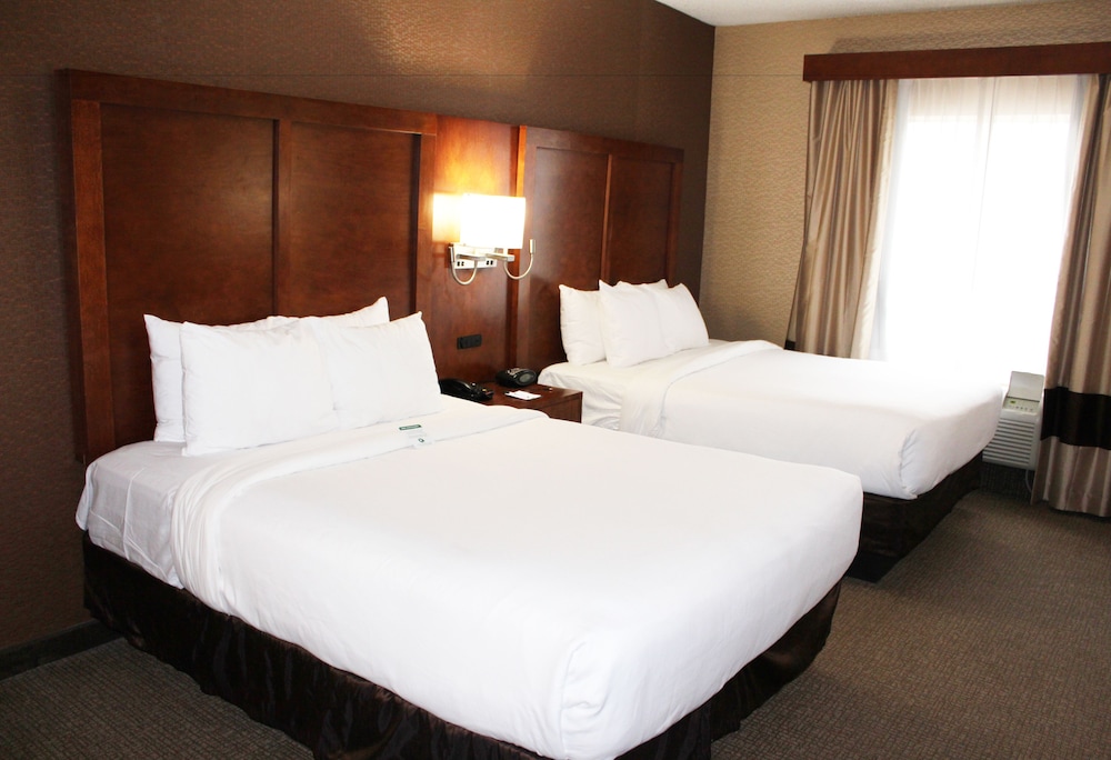 Suite, Non-Smoking, 2 Queen Beds Accessible with Sofa Bed - Photo 9