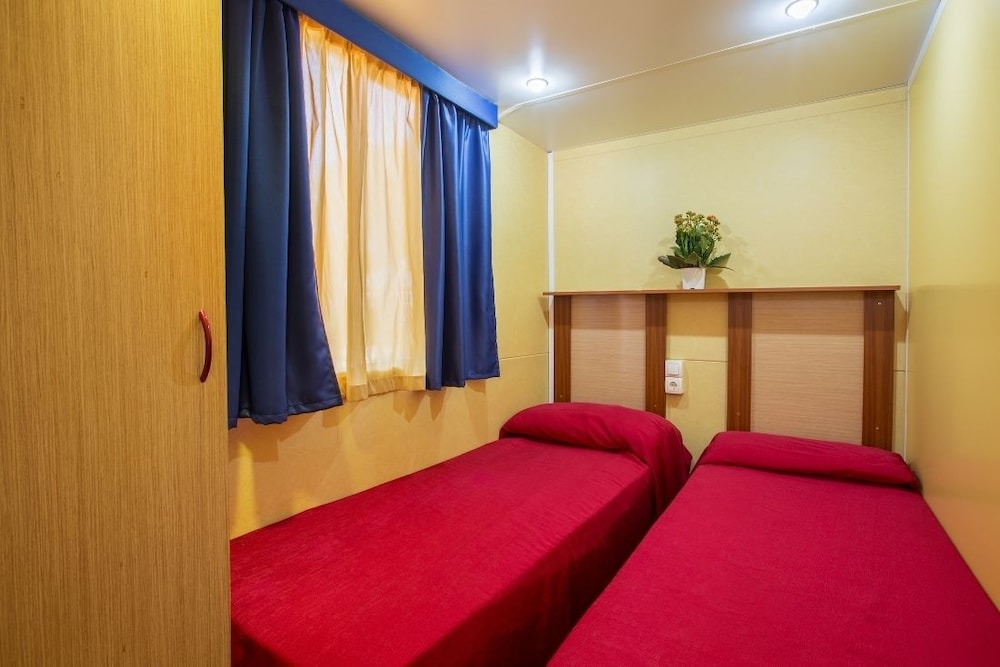 Mobile Home, 2 Bedrooms photo 1