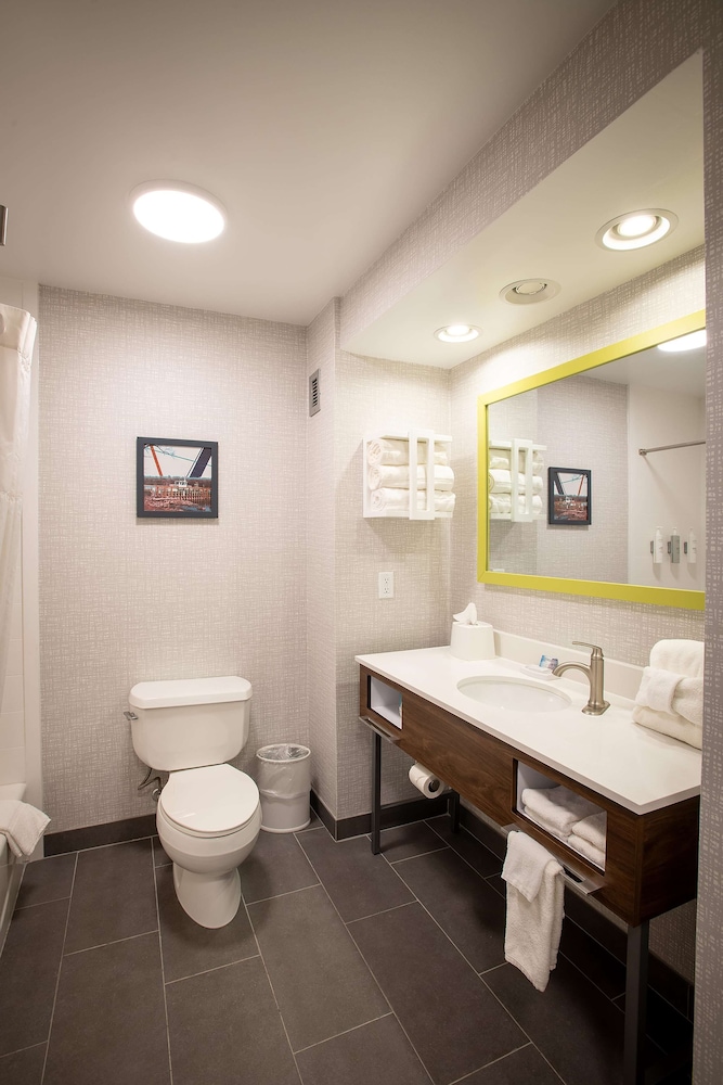 Room, 2 Queen Beds, Accessible, Non Smoking - Photo 6