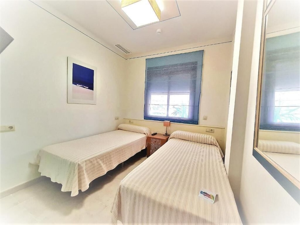 Habitación Doble Básica de Uso Individual, 2 Camas Individuales