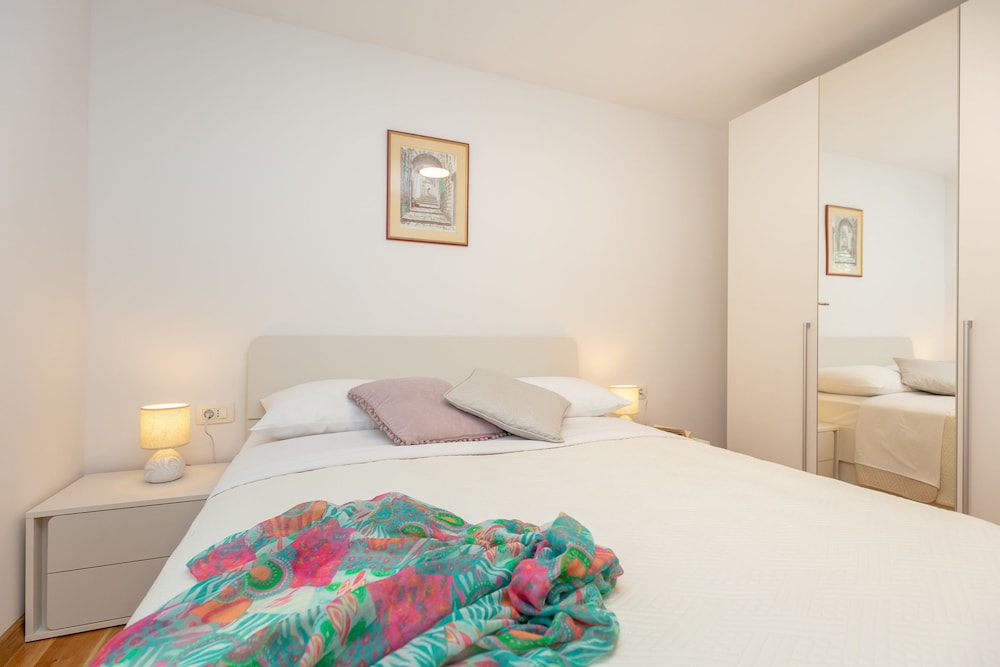 City Apartment (1 Bedroom)