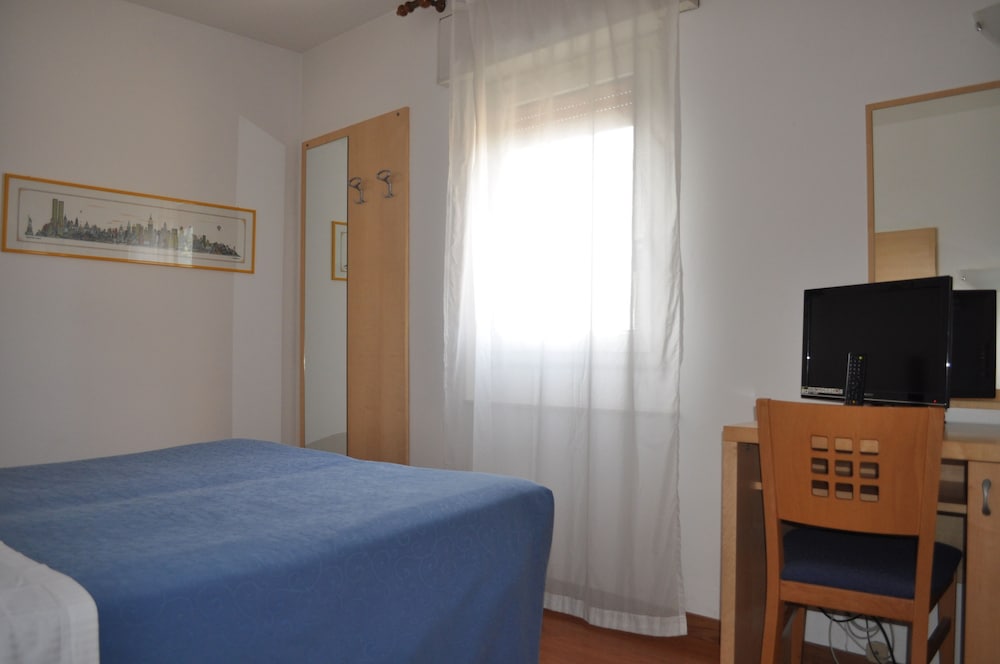 Double Room - Photo 4