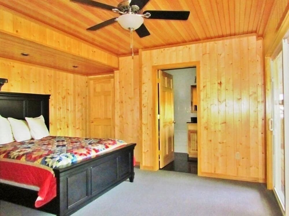 Cabin, 3 Bedrooms (No Pets)