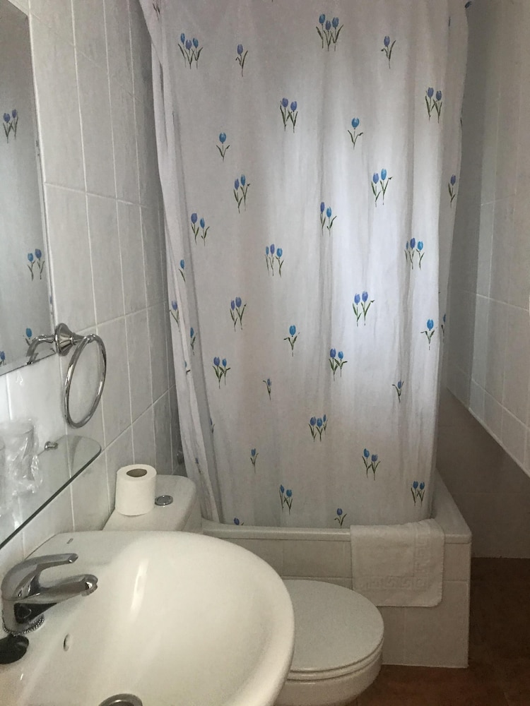 Basic Double Room, Ensuite, Garden View (Doble Basica) photo 3