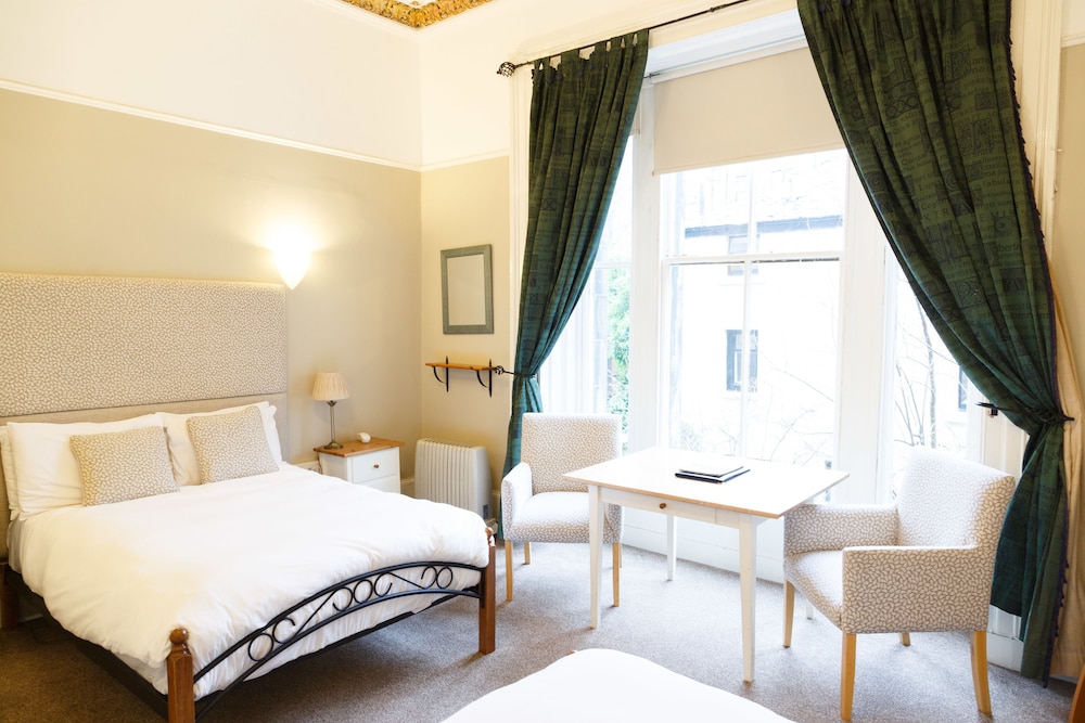 Deluxe Room | 2 Double Beds | Ensuite photo 1