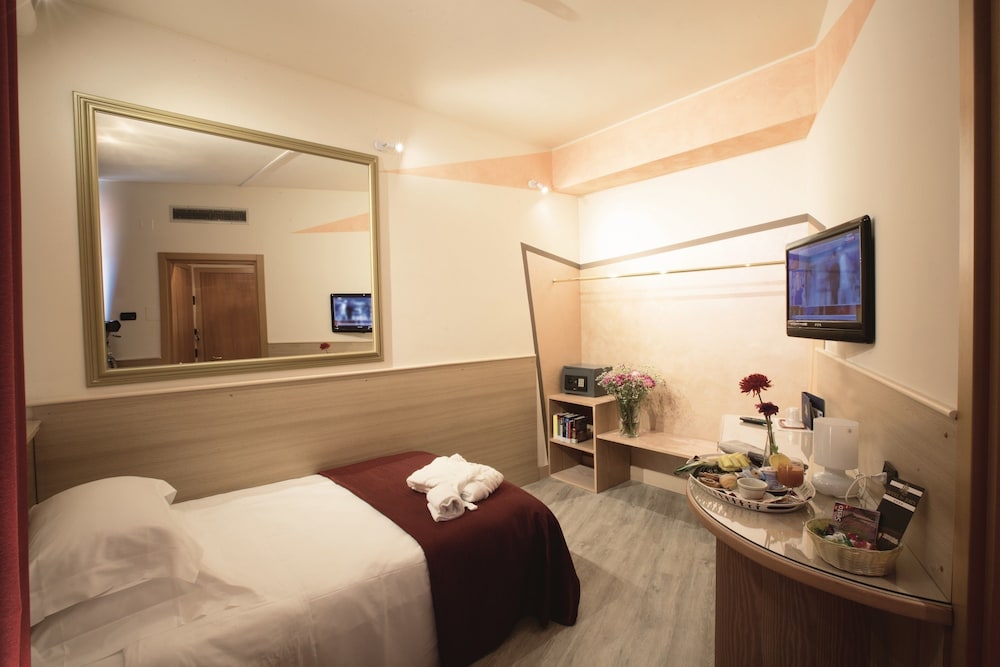Single Room photo 2