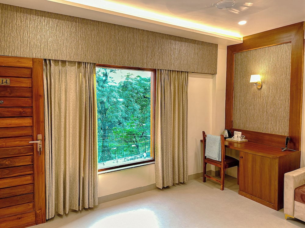 Luxury Suite, Lake View