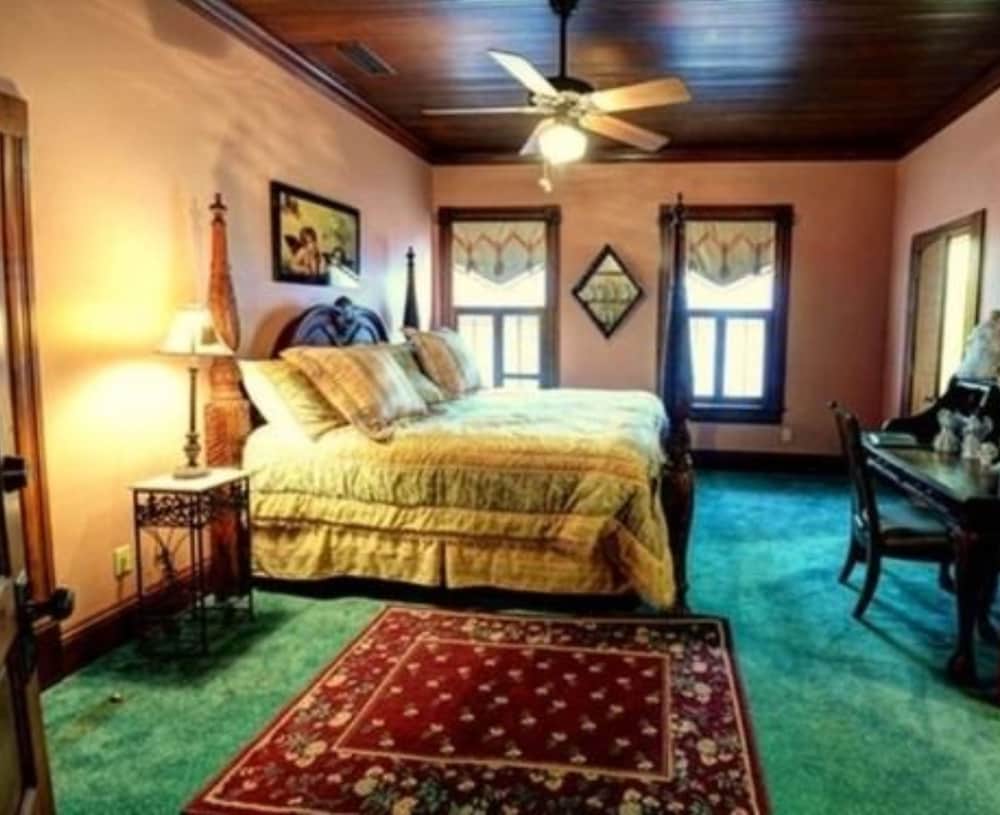 Room, Private Bathroom (Angels Among Us) photo 1