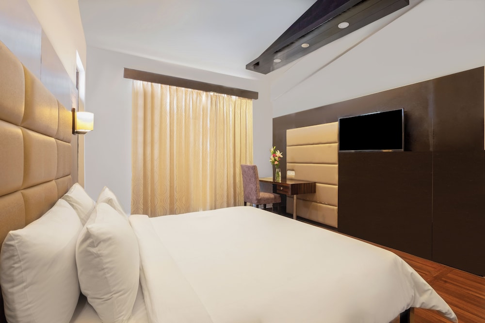 GOA CLASSIC POOL VIEW ROOM WITH BALCONY photo 2