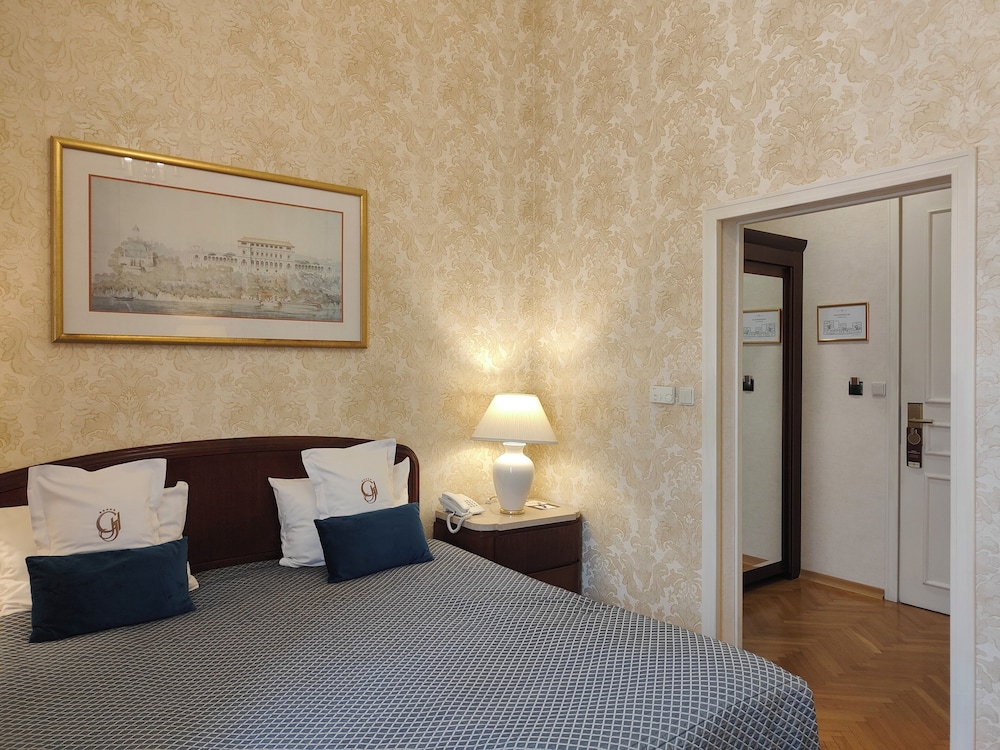 Economy Room - Photo 5