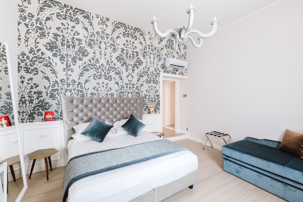 Deluxe Triple Room with Jacuzzi and Shower photo 1
